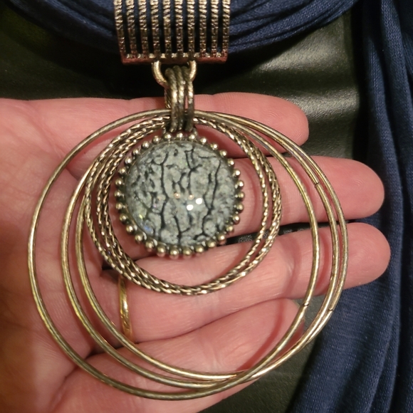 Scarf Wrap with Removable Jewlery Charm - Picture 4 of 5